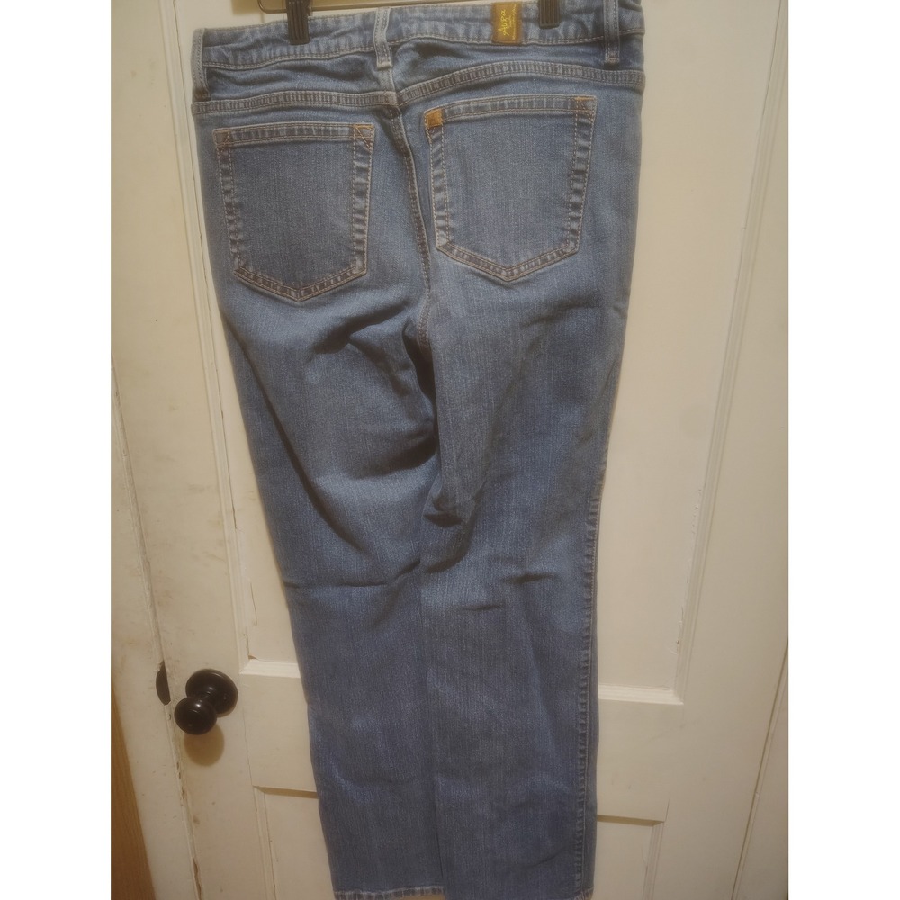 Wrangler Aura Womens Straight Leg Jeans Blue Medium Wash Short Rise 8P WSKH85052 - Picture 2 of 7